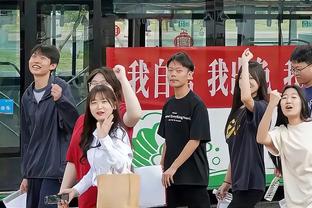 当日本172河村勇辉站上国际赛场 东契奇脸上既写着诧异也表尊敬